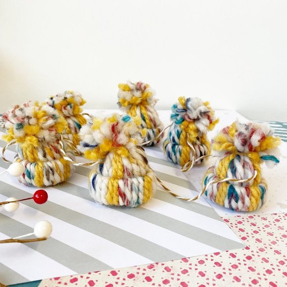 Handmade Winter Mini Knit Beanie Hat Christmas Garland Christmas Decorations - Picture 1 of 7